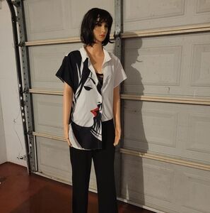 Chic Graphic Face Blouse - Black and White